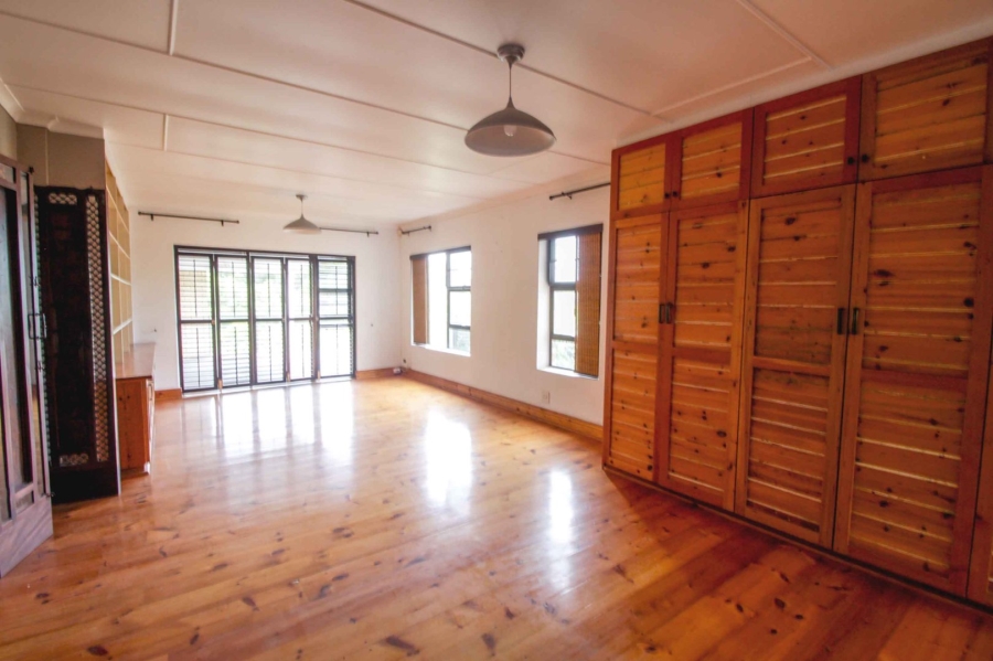 5 Bedroom Property for Sale in Paradise Beach Eastern Cape